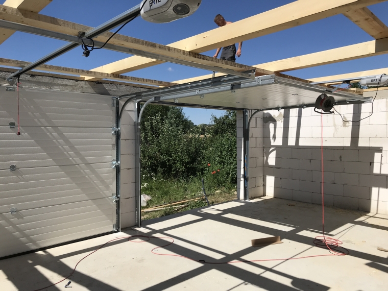 Montáž vrat, bran, plotů a automatických závor – profesionální služby