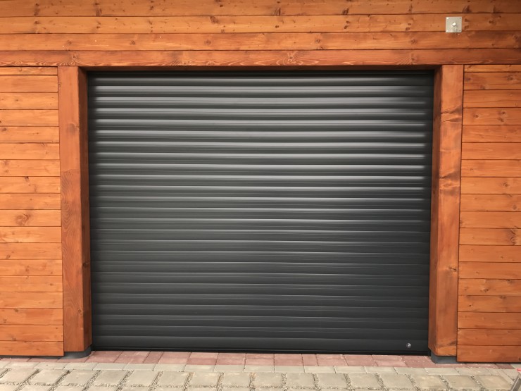 Rolovací garážová vrata - antracit 7016