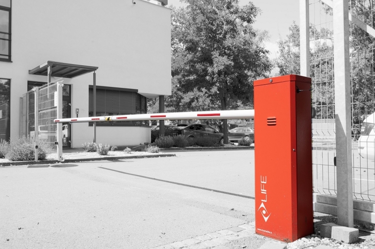 Automatické závory - montáž a řešení na míru