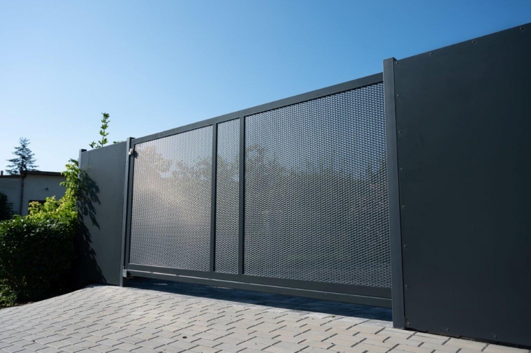 Posuvné samonosné brány - montáž a řešení na míru