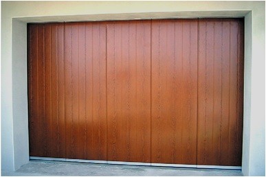 Stranová garážová vrata - montáž a řešení na míru